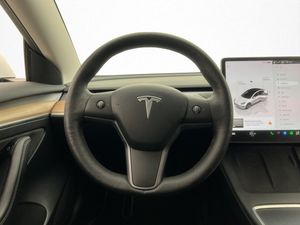 Tesla Model 3 bild 17