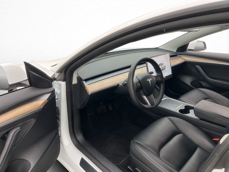 Tesla Model 3 bild 13