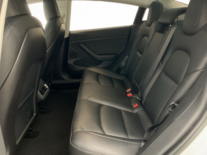 Tesla Model 3 bild 31