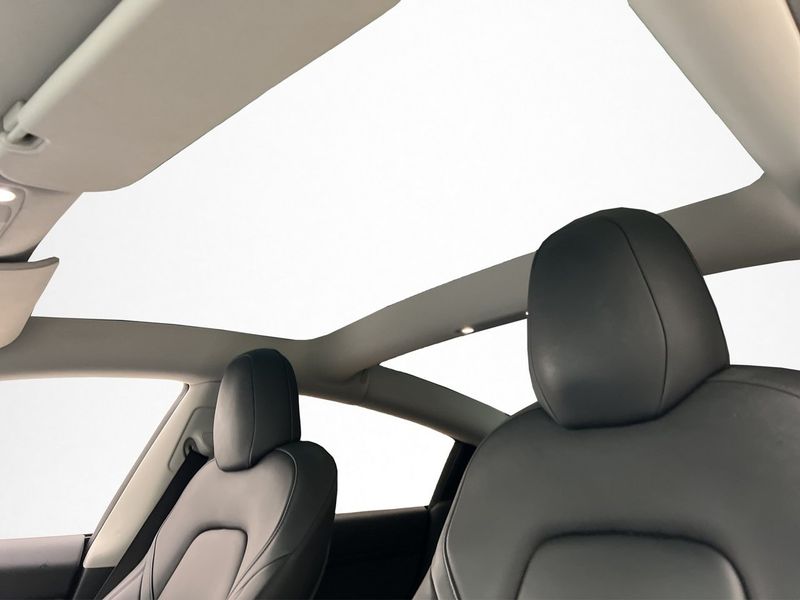 Tesla Model 3 bild 15
