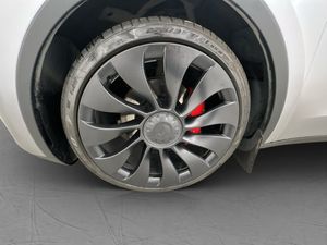 Tesla Model Y bild 32