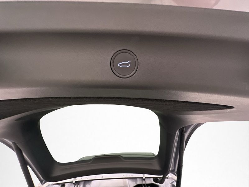 Tesla Model Y bild 30