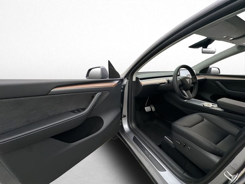 Tesla Model Y bild 11