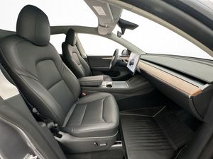 Tesla Model Y bild 26