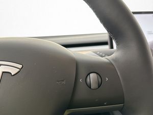 Tesla Model Y bild 16