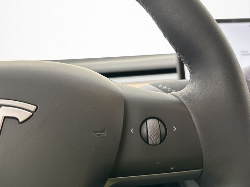 Tesla Model Y bild 16