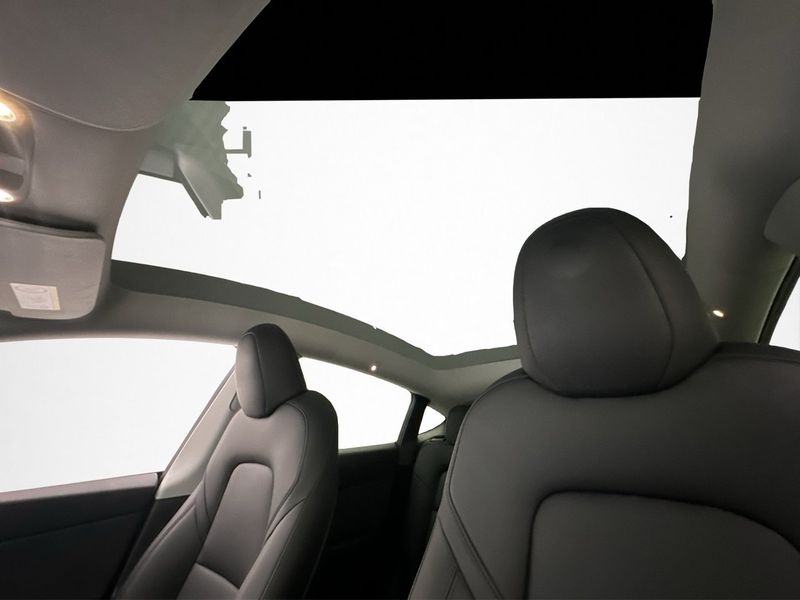 Tesla Model Y bild 13