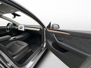Tesla Model Y bild 27