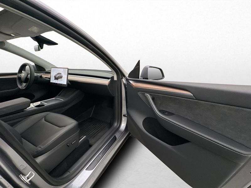 Tesla Model Y bild 27