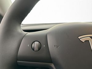 Tesla Model Y bild 15