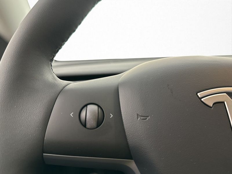 Tesla Model Y bild 15