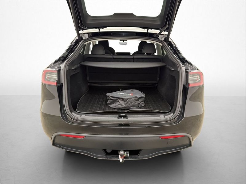 Tesla Model Y bild 27
