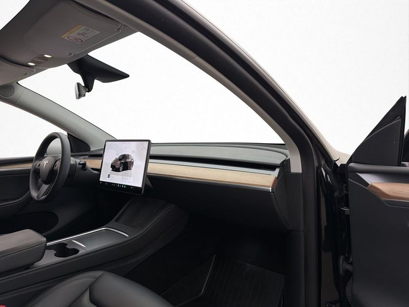 Tesla Model Y bild 25