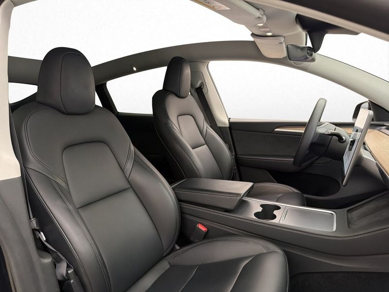 Tesla Model Y bild 24