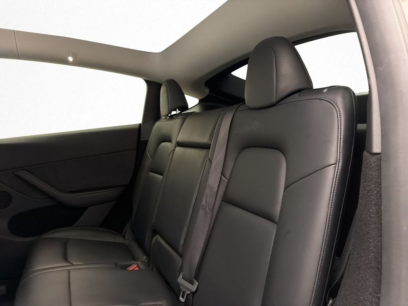 Tesla Model Y bild 26