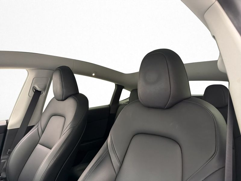 Tesla Model Y bild 12
