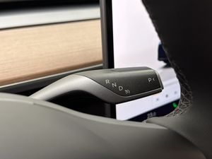 Tesla Model Y bild 16
