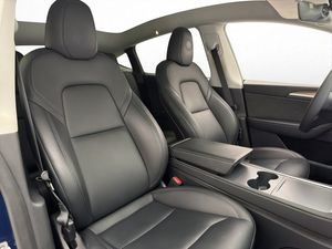 Tesla Model Y bild 27