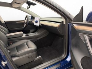 Tesla Model Y bild 28