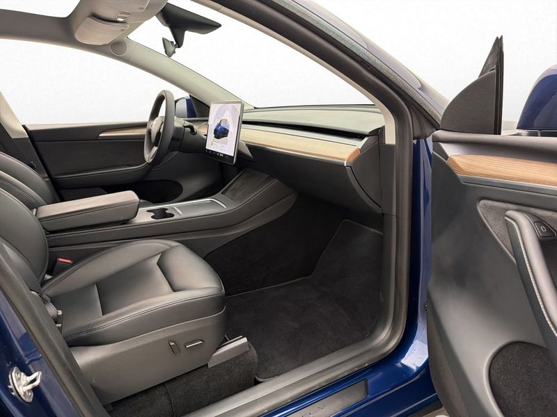 Tesla Model Y bild 28