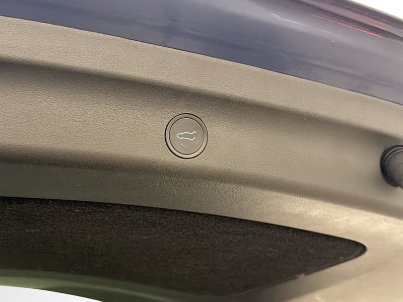 Tesla Model Y bild 31