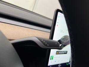 Tesla Model Y bild 32