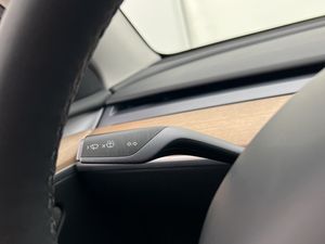 Tesla Model Y bild 33