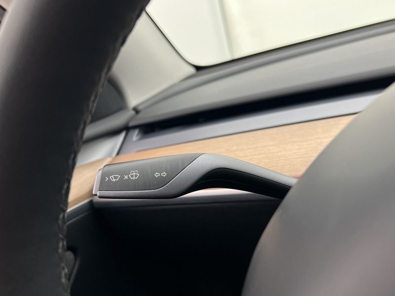 Tesla Model Y bild 33