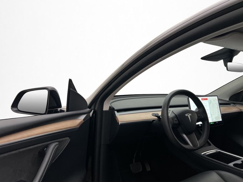 Tesla Model Y bild 21