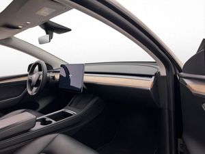Tesla Model Y bild 16