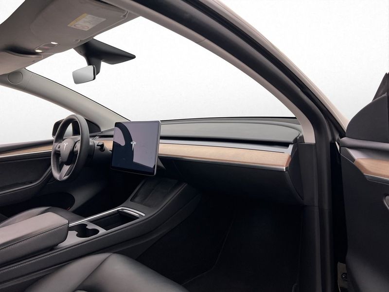Tesla Model Y bild 16