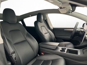 Tesla Model Y bild 15