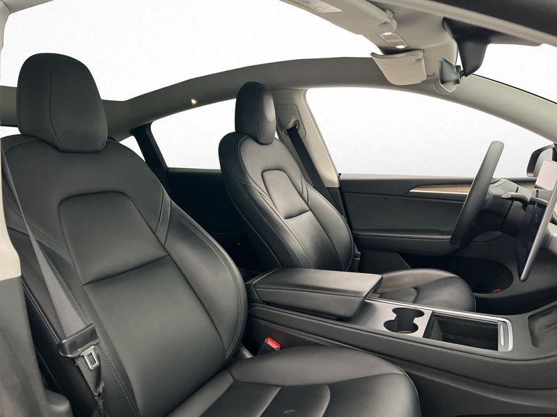 Tesla Model Y bild 15