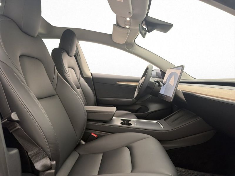Tesla Model 3 bild 11