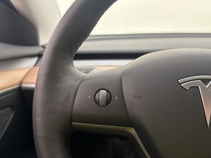 Tesla Model 3 bild 18