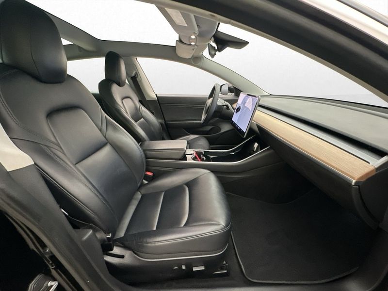 Tesla Model 3 bild 12