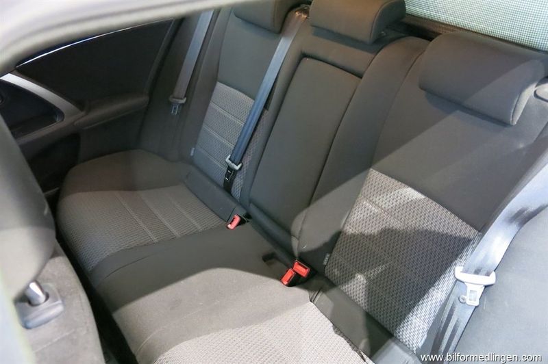 Toyota Avensis bild 13