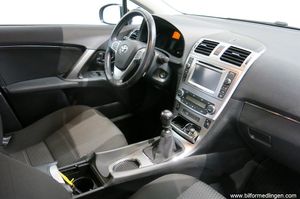 Toyota Avensis bild 8