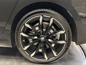 BMW 330 bild 11