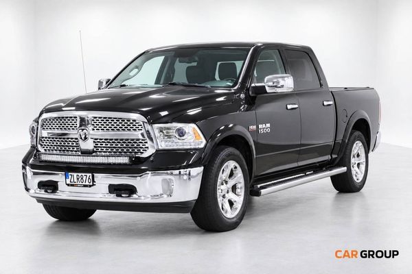 RAM 1500 Dubbelhytt 5.7 V8 HEMI 4x4 TorqueFlite LARAMIE V-hjul - 2018