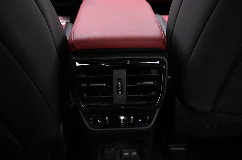 Lexus NX bild 22
