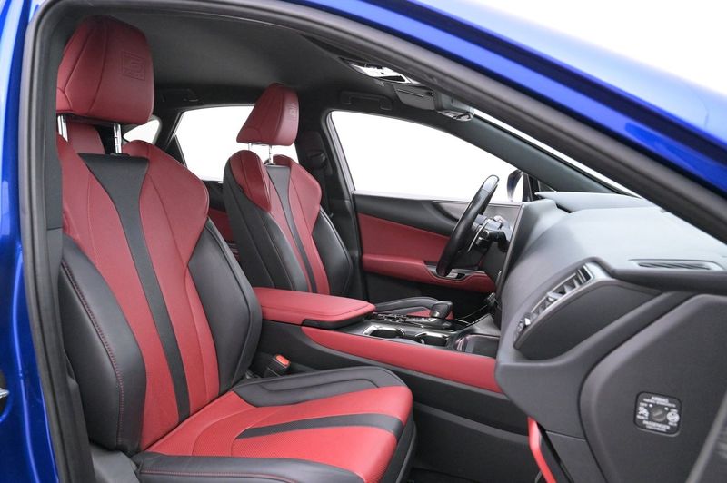 Lexus NX bild 13