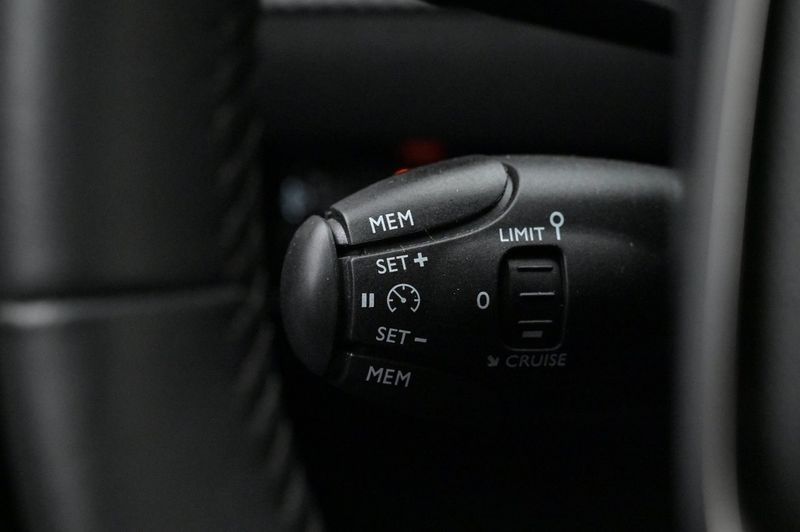 Peugeot e-208 bild 10