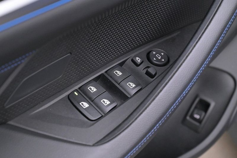BMW i4 bild 11