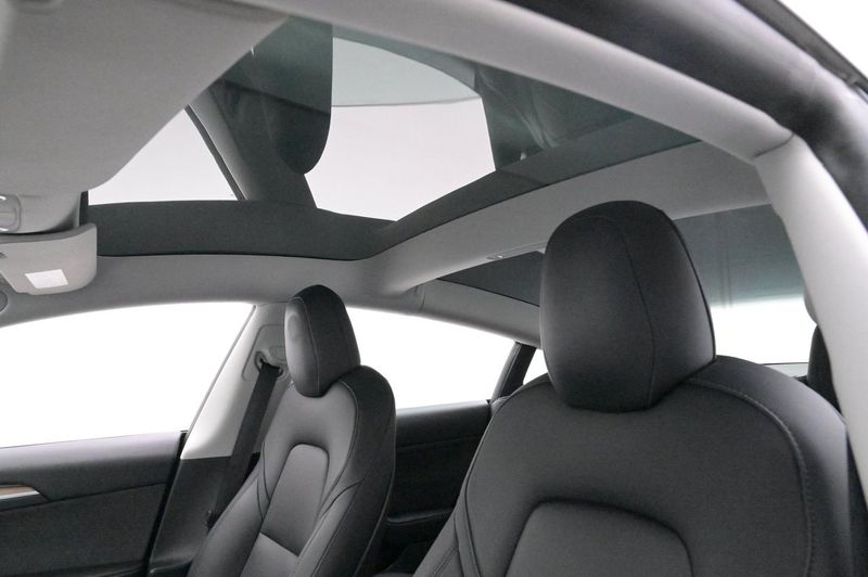 Tesla Model 3 bild 22