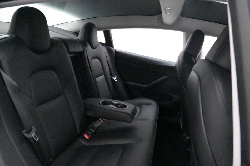 Tesla Model 3 bild 23