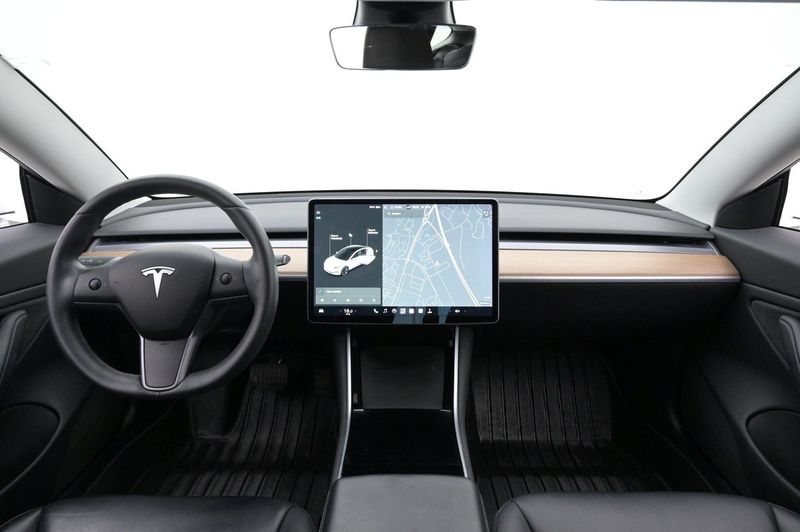 Tesla Model 3 bild 6