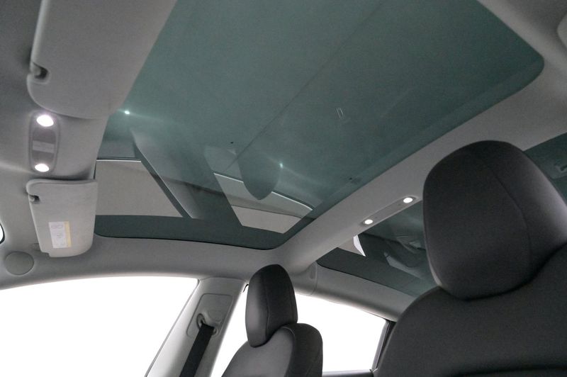 Tesla Model 3 bild 23
