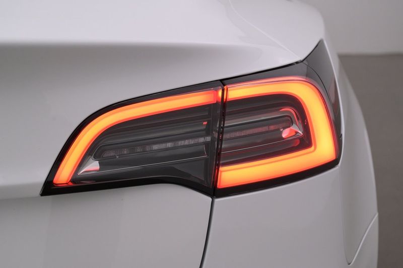 Tesla Model 3 bild 25