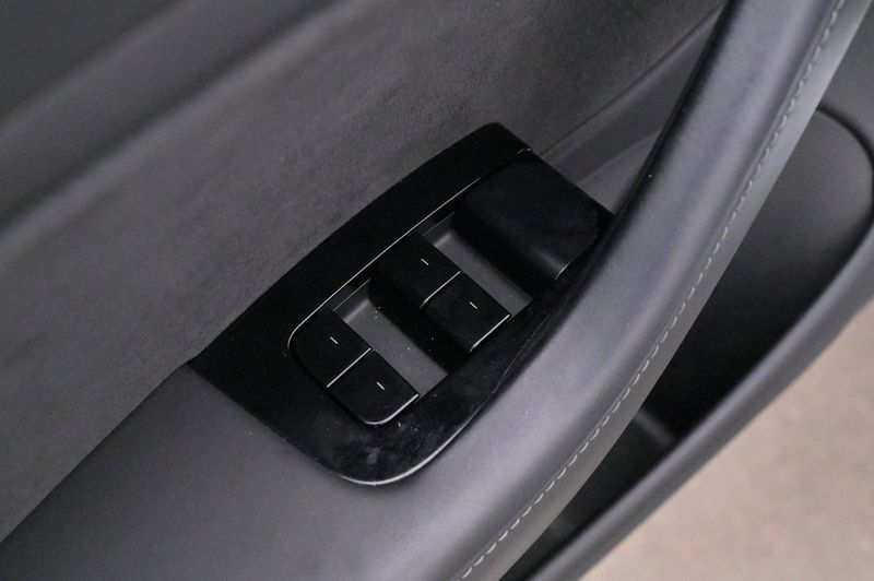Tesla Model 3 bild 10